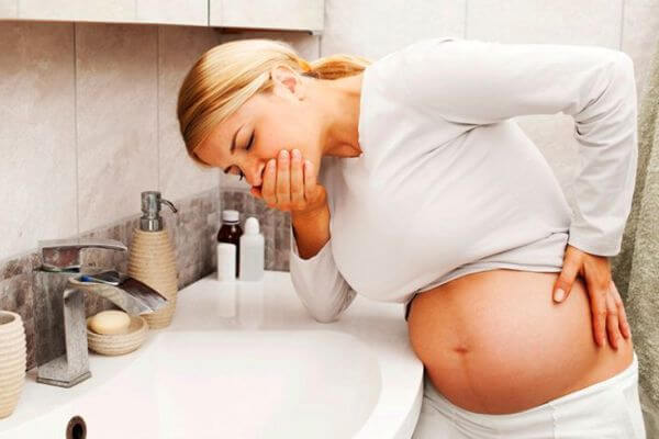 Por qué dan vómitos durante el embarazo